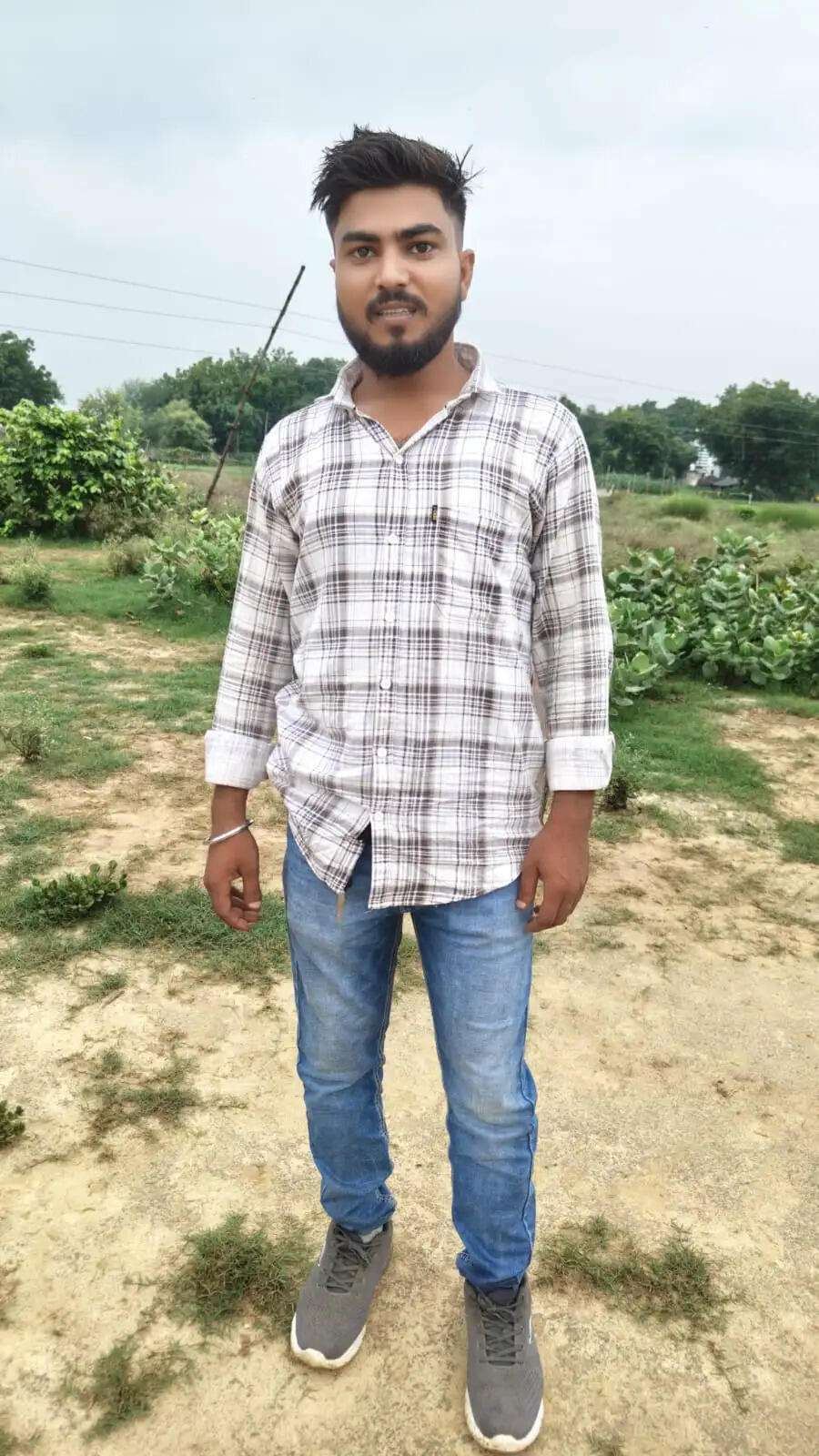घर से लापता युवक का बगीचे में मिला शव