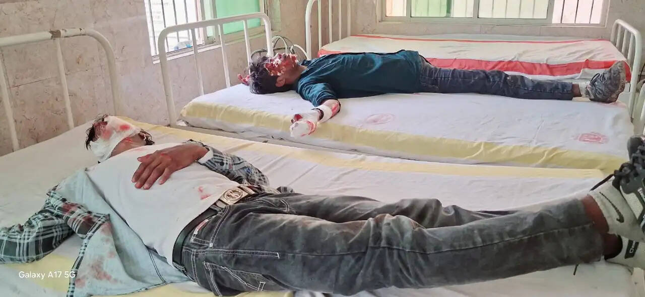 एनएच-727 पर हादसा: स्कॉर्पियो की टक्कर से तीन युवक जख्मी, चालक हुआ फरार