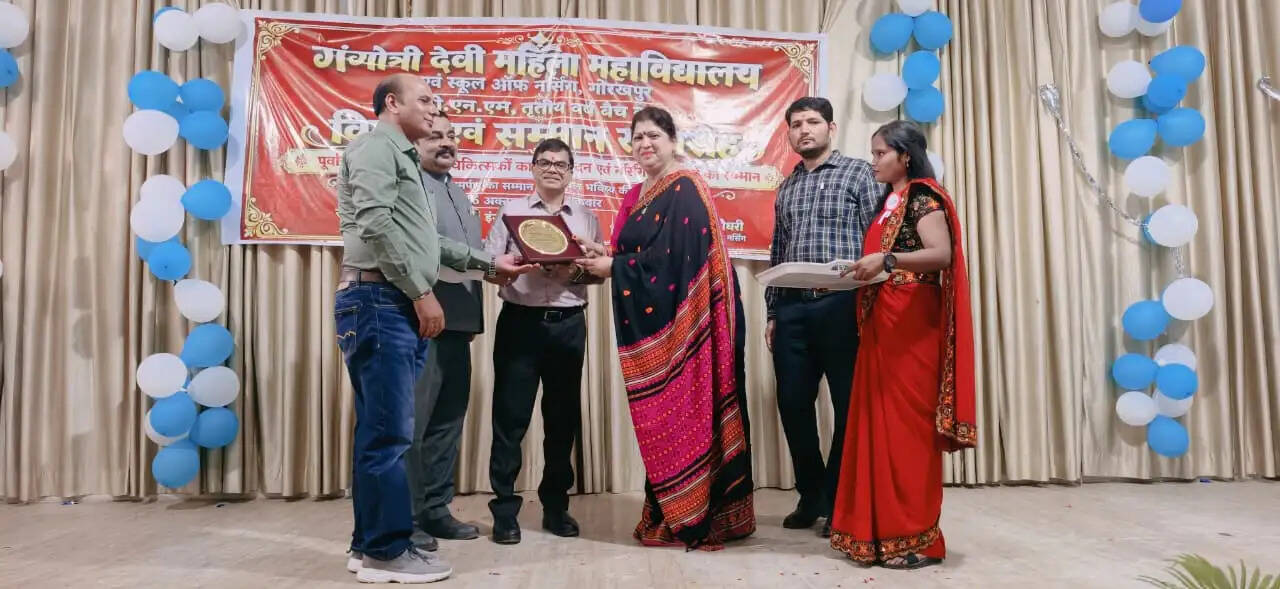 गंगोत्री देवी महाविद्यालय में वरिष्ठ चिकित्सकों और नर्सिंग प्रतिभाओं का सम्मान