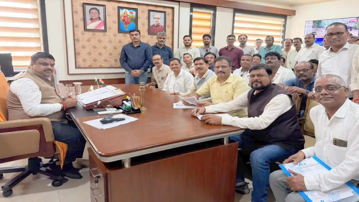 शिक्षकाें काे देनी हाेगी विभागीय परीक्षा, स्कूल शिक्षा मंत्री गजेंद्र यादव ने दिया आश्वासन