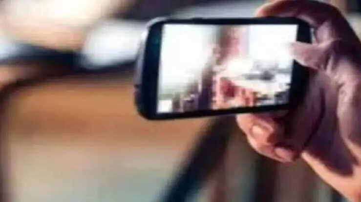 महिला एथलेटिक कोच ने खिलाड़ियों पर वीडियो बनाकर ब्लैकमेल करने का लगाया आरोप