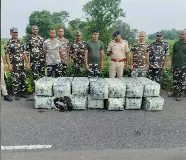भारत-नेपाल सीमा पर एसएसबी की बड़ी कार्रवाई, 451 किलो गांजा सहित 77 लीटर शराब जब्त