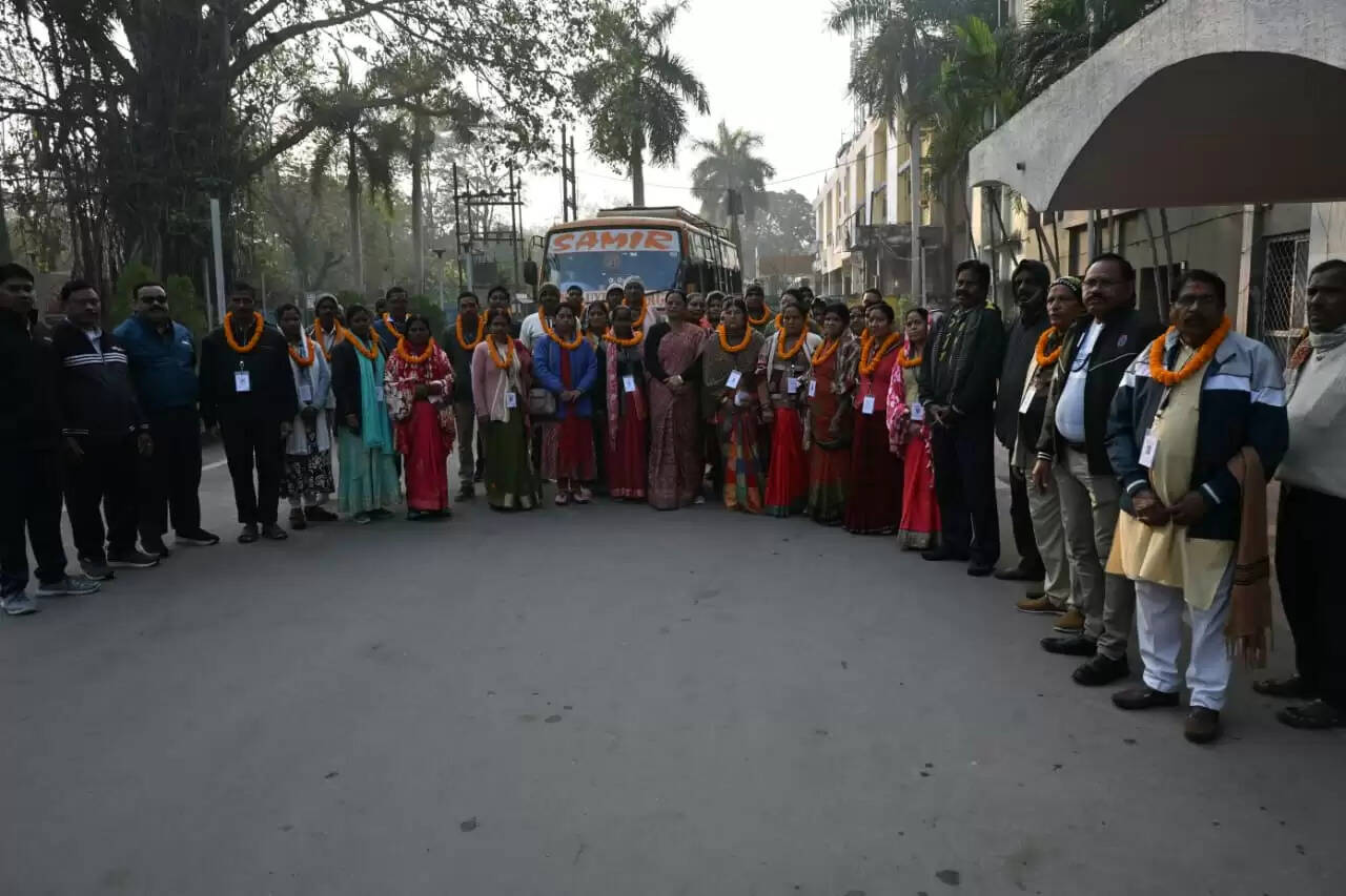 कोरबा : 35 तीर्थयात्रियों का दल श्रीरामलला दर्शन के लिए अयोध्याधाम रवाना