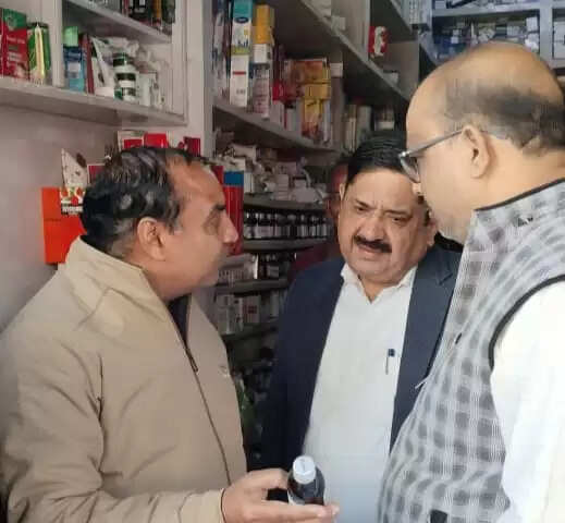 हमीरपुर में नशीली दवाओं को लेकर मेडिकल स्टोर में छापेमारी