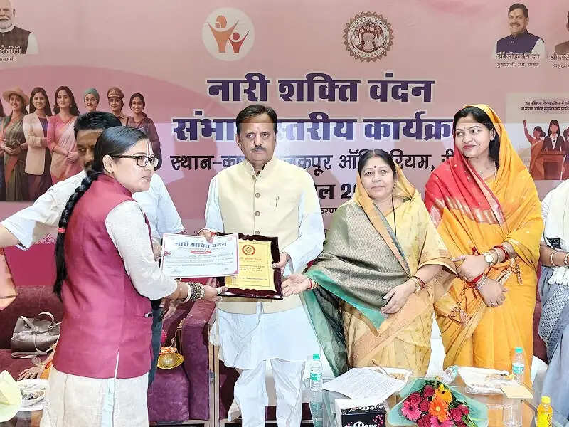 बेटियों की पूजा और नारियों के सम्मान से ही देश प्रगति के पथ पर अग्रसर : राजेन्द्र शुक्ल