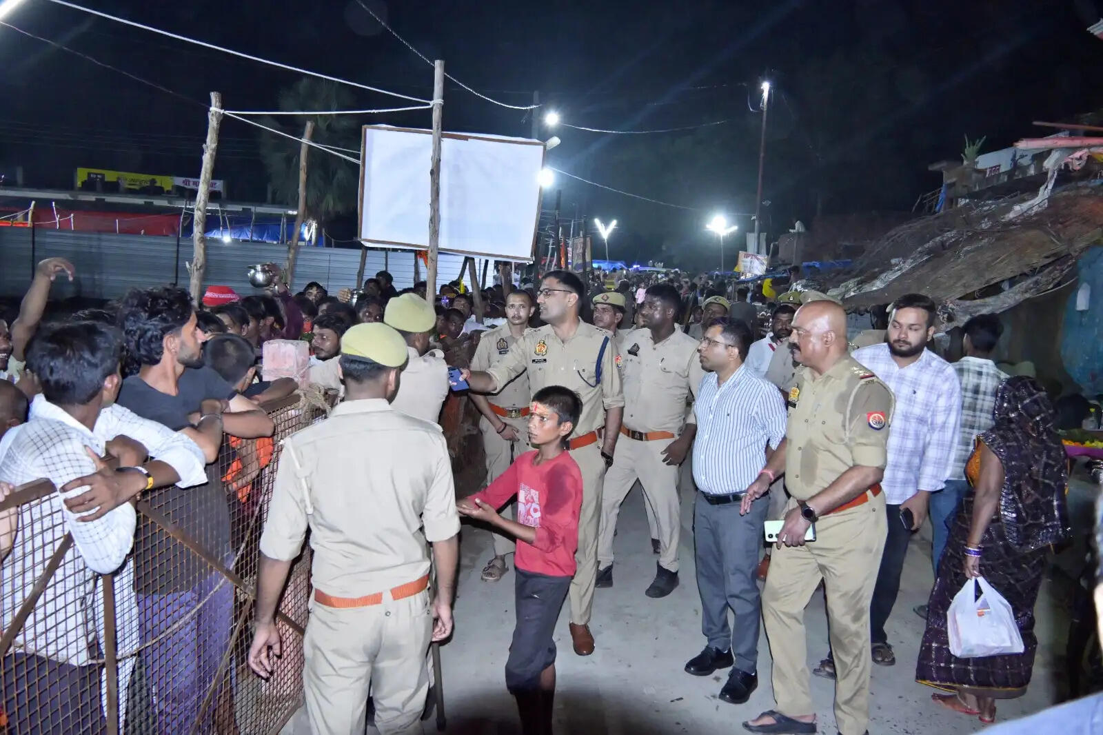 श्रावण मास के दूसरे सोमवार को लोधेश्वर में उमड़ा आस्था का सैलाब, हर-हर महादेव से गूंजा महादेवा