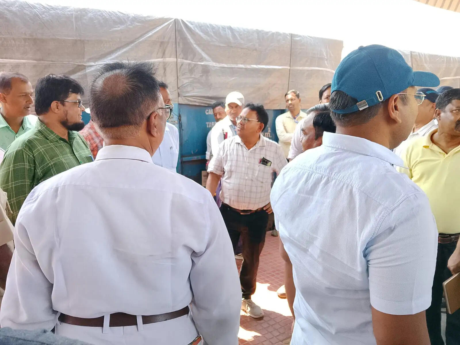 खड़गपुर मंडल के एडीआरएम ने किया स्टेशन निरीक्षण