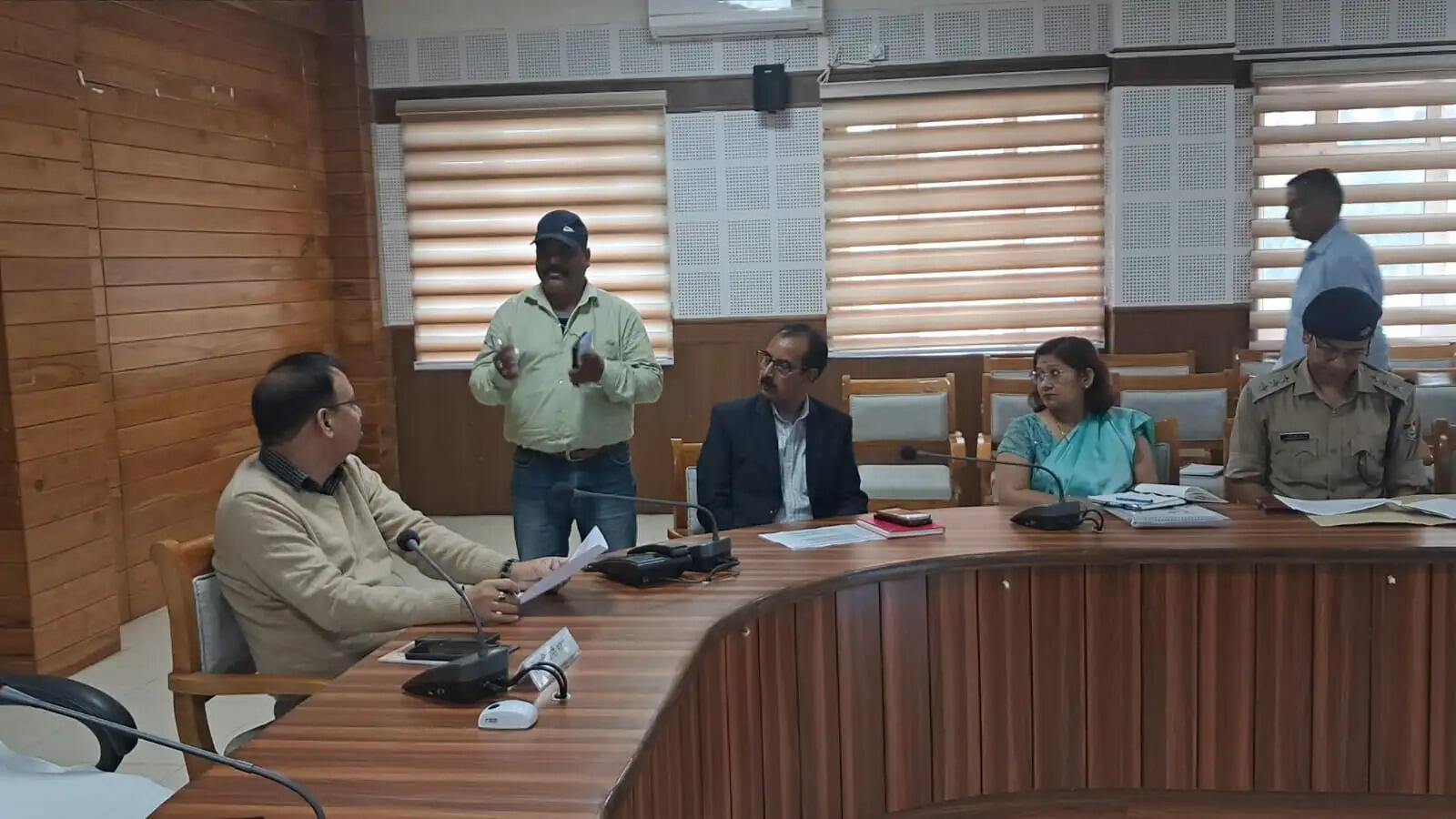 सड़क-पानी से लेकर गैस और बस सेवा तक के मुद्दे उठे