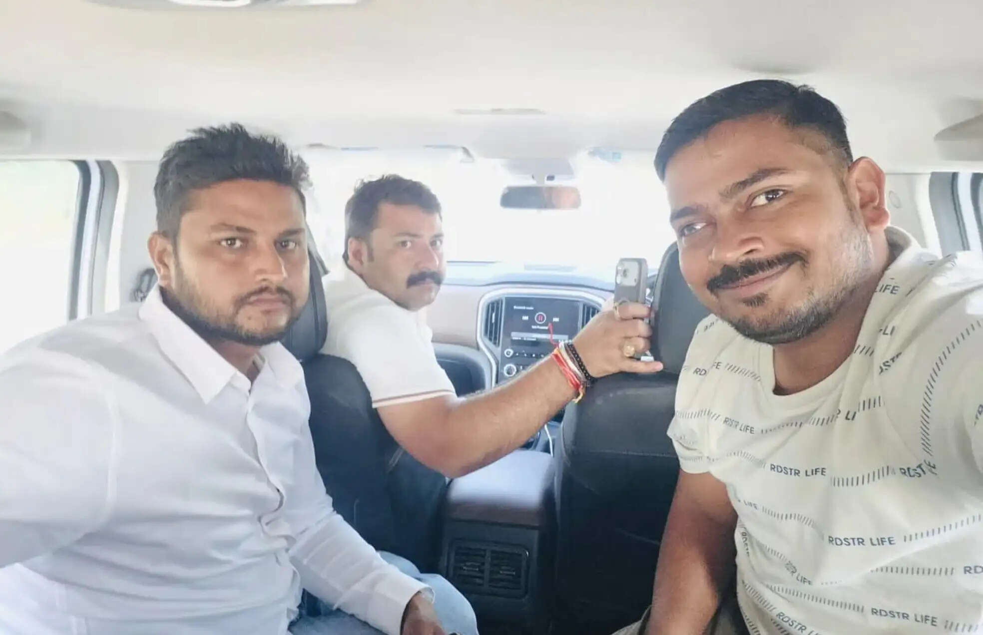पुलिस का कड़ा पहरा तोड़कर दिल्ली के लिए रवाना हुए हाथरस के कांग्रेस जिलाध्यक्ष विवेक उपाध्याय