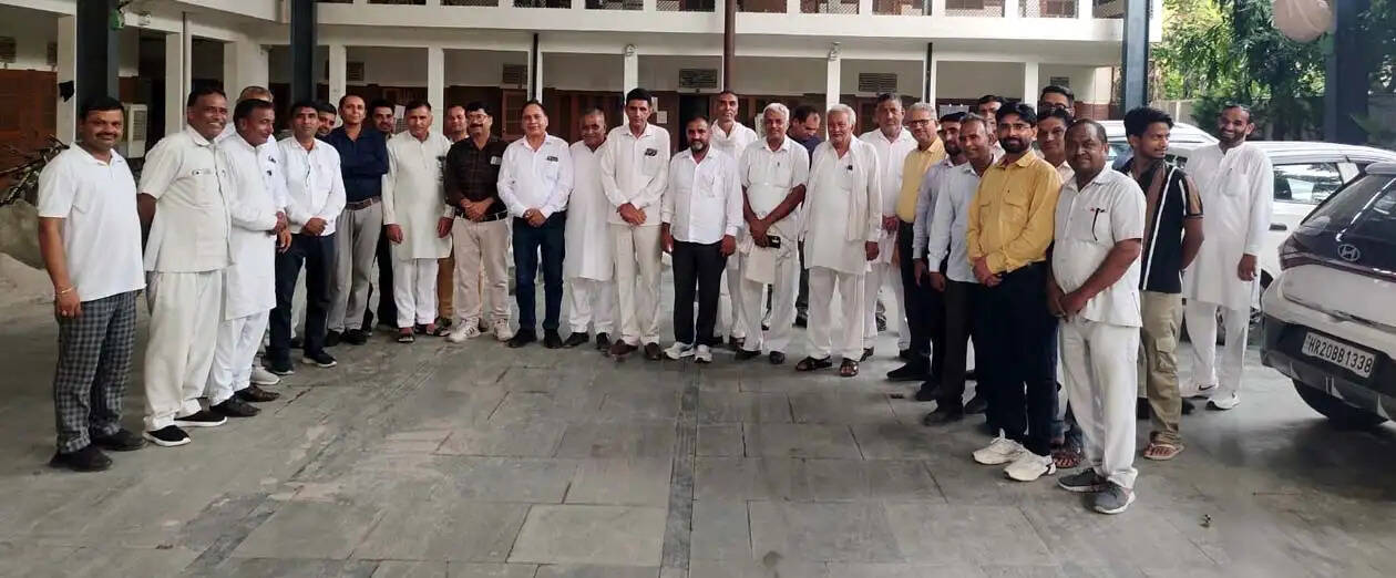 हिसार : निजी स्कूल संचालकों ने सरकार की नीतियों पर जताया रोष