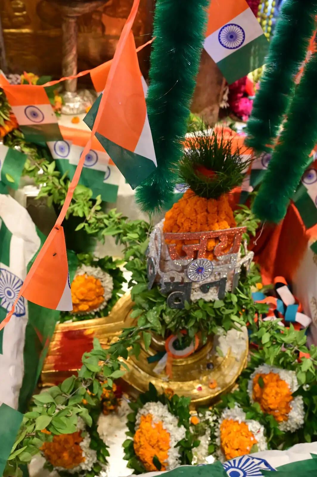 वाराणसी में आन-बान-शान से लहराया तिरंगा, बाबा विश्वनाथ का तिरंगा शृंगार ने मनमाेहा