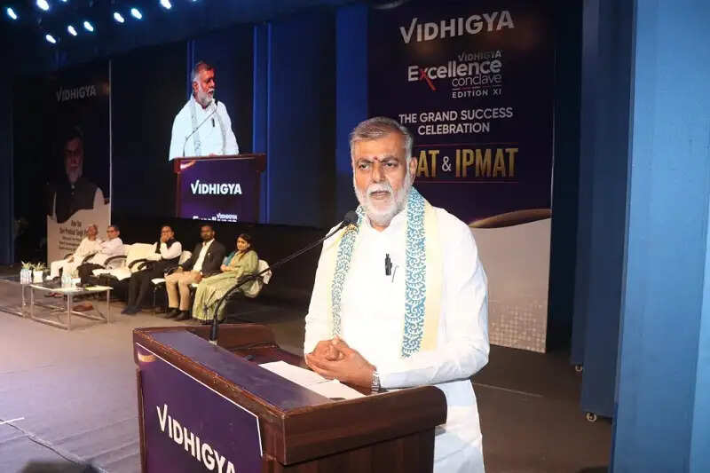 आज का विद्यार्थी कल का भविष्य निर्माता, उसके हाथ हमें देश का दारोमदारः प्रह्लाद सिंह पटेल