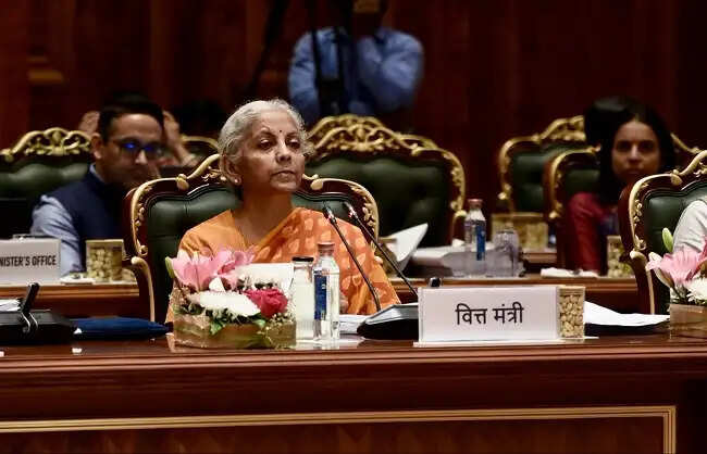 जीएसटी परिषद की बैठक में गिरफ्तारी अधिकार खत्म करने, नियमों को आसान बनाने पर चर्चा