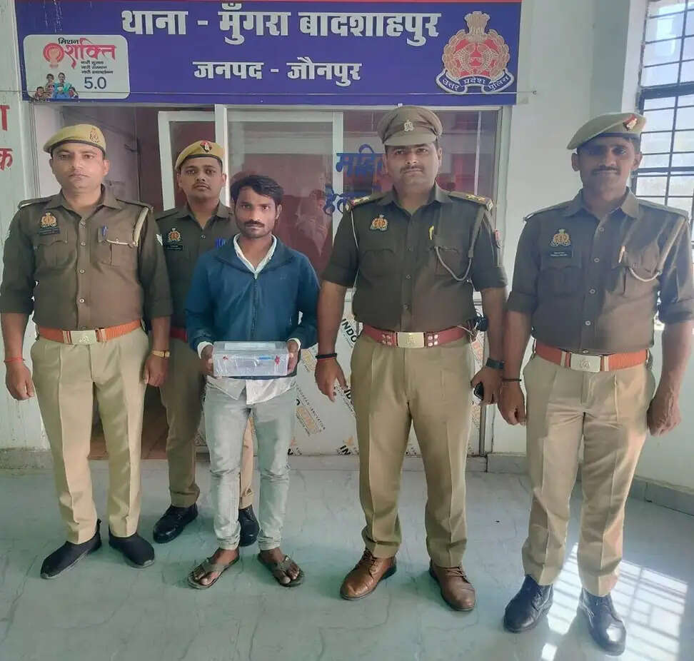 पचास हजार का ईनामी अपराधी तमंचे के साथ गिरफ्तार