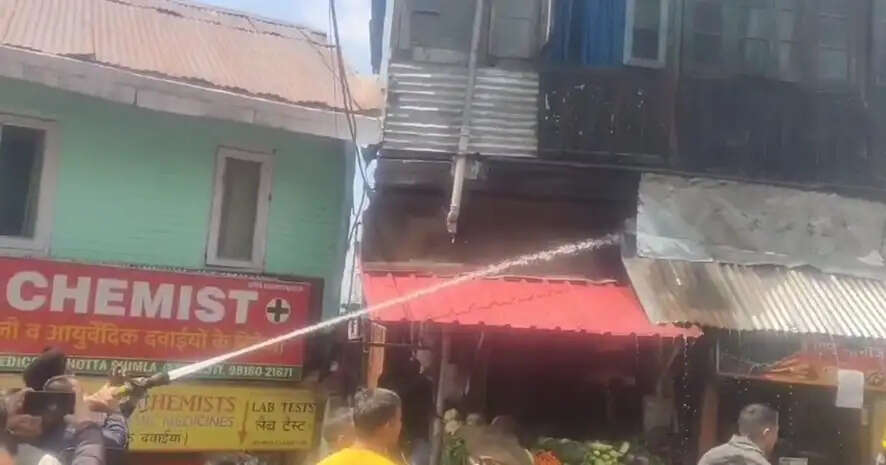 छोटा शिमला में गुरुद्वारे के पास दुकान में आग, फायर ब्रिगेड ने काबू पाया