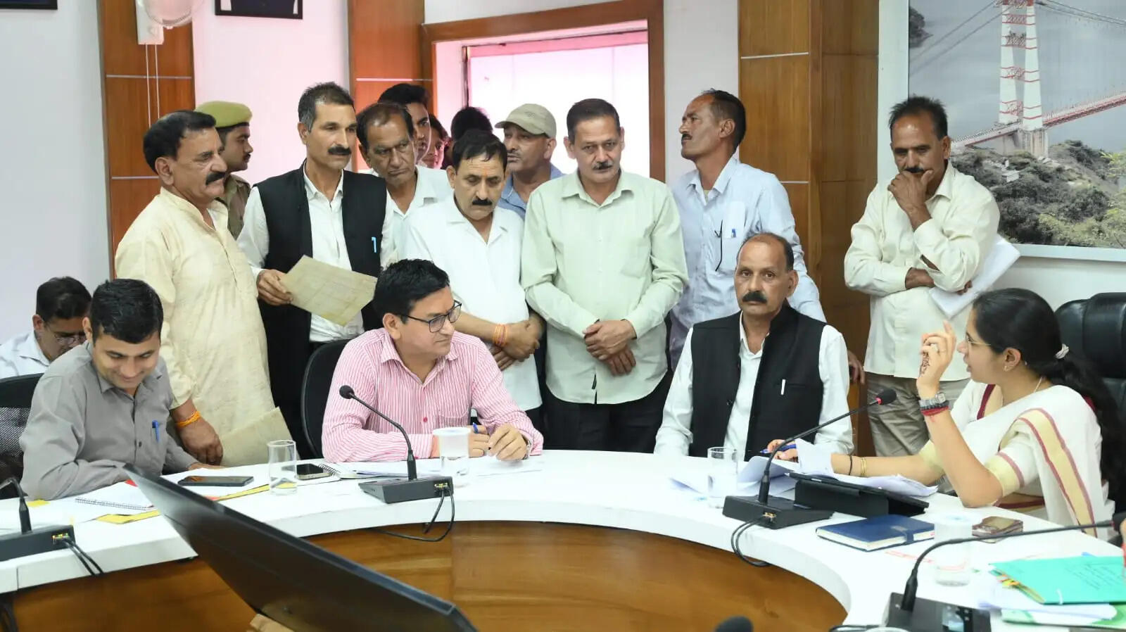 लखवाड़ बांध परियोजना में कूटरचना कर भुगतान की शिकायत की