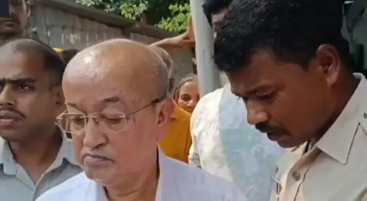 पूर्व बर्धमान में तृणमूल के जिलाध्यक्ष रविंद्रनाथ चटर्जी गिरफ्तार