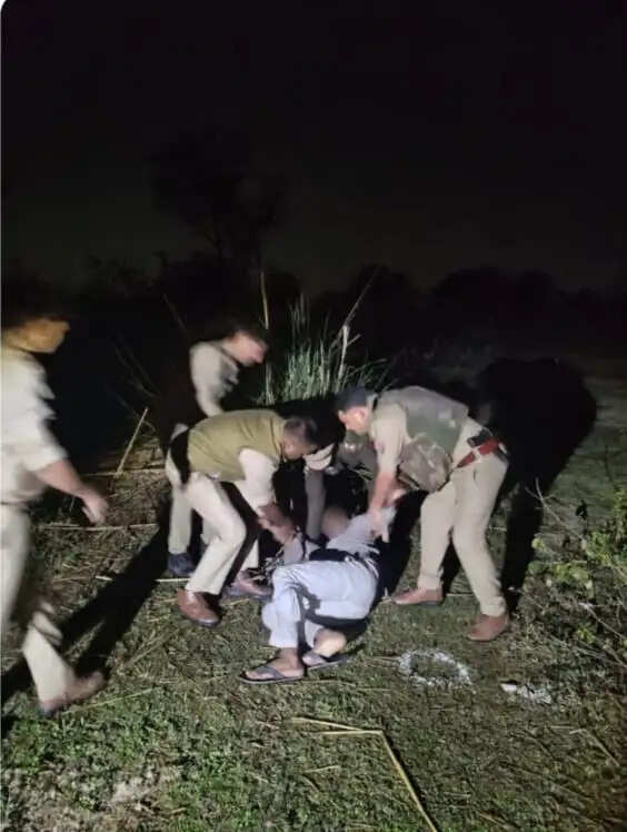 मुठभेड़ में बकरी चाेर गिराेह का बदमाश घायल, आठ गिरफ्तार