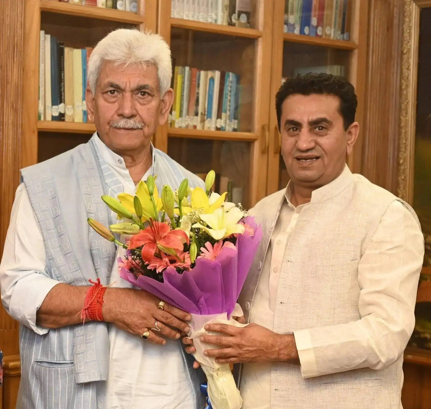 जसरोटा के विकास मुद्दों को लेकर राजीव जसरोटिया की एलजी मनोज सिन्हा से मुलाकात, नशा विरोधी अभियान की सराहना