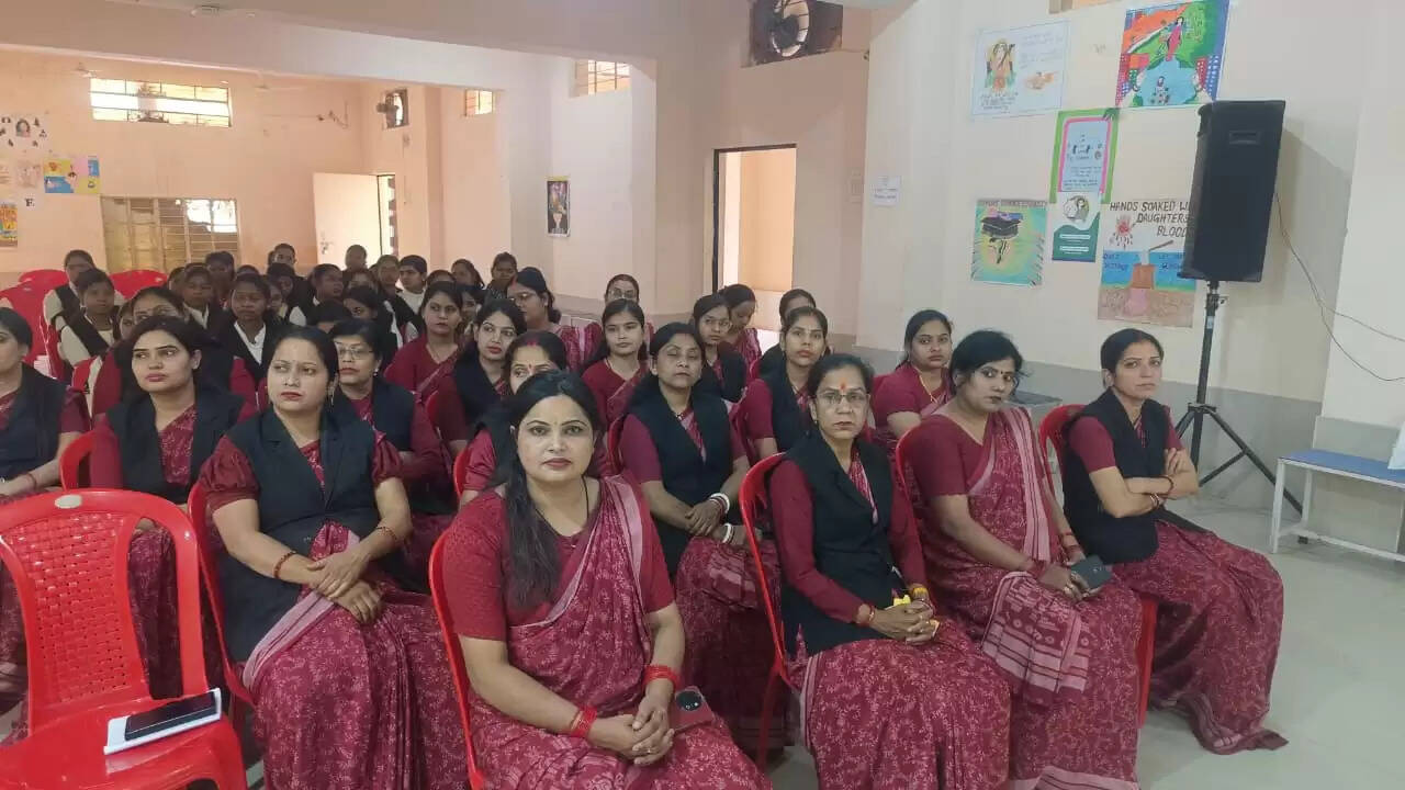 अंबिकापुर : किशोरियों के जैविक स्वास्थ्य और सुरक्षा पर साई कॉलेज में विशेष जागरूकता सत्र