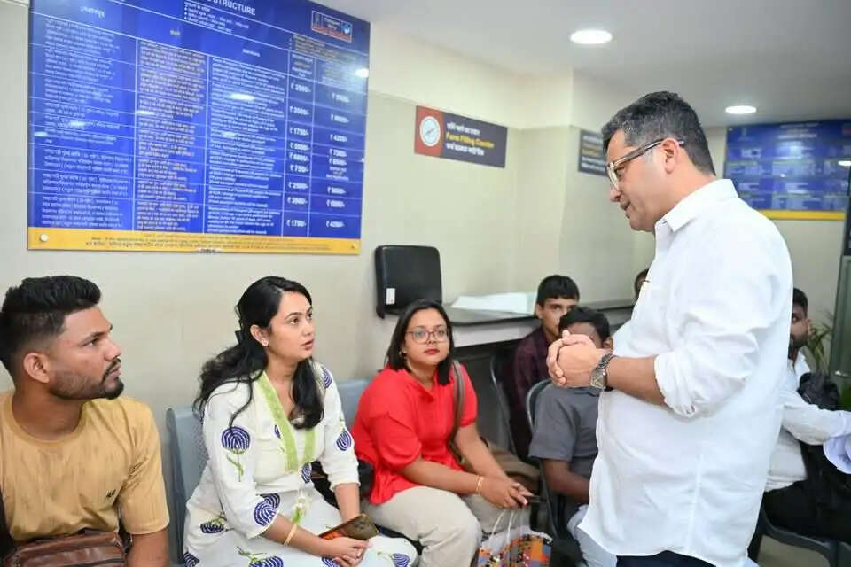 पबित्र मार्घेरिटा ने गुवाहाटी पासपोर्ट सेवा केंद्र का किया निरीक्षण, आवेदकों से लिया फीडबैक