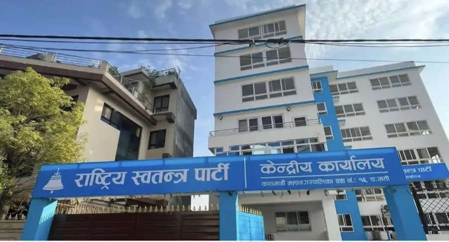 नेपाल के सत्तारूढ़ दल के मंत्रियों को माह में एक बार पार्टी मुख्यालय में बैठने का निर्देश