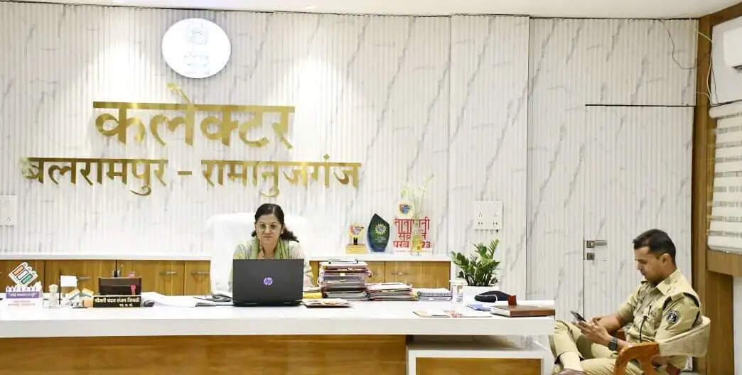 सड़क हादसों पर अंकुश और नशे के अवैध कारोबार पर कार्रवाई के निर्देश, कलेक्टर ने की समीक्षा