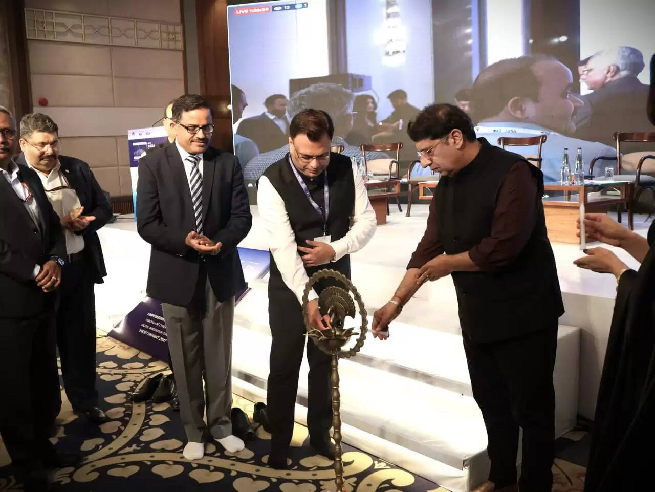 एक्सप्रेस-वे ने भरा डिजिटल प्रगति की यात्रा में जोश