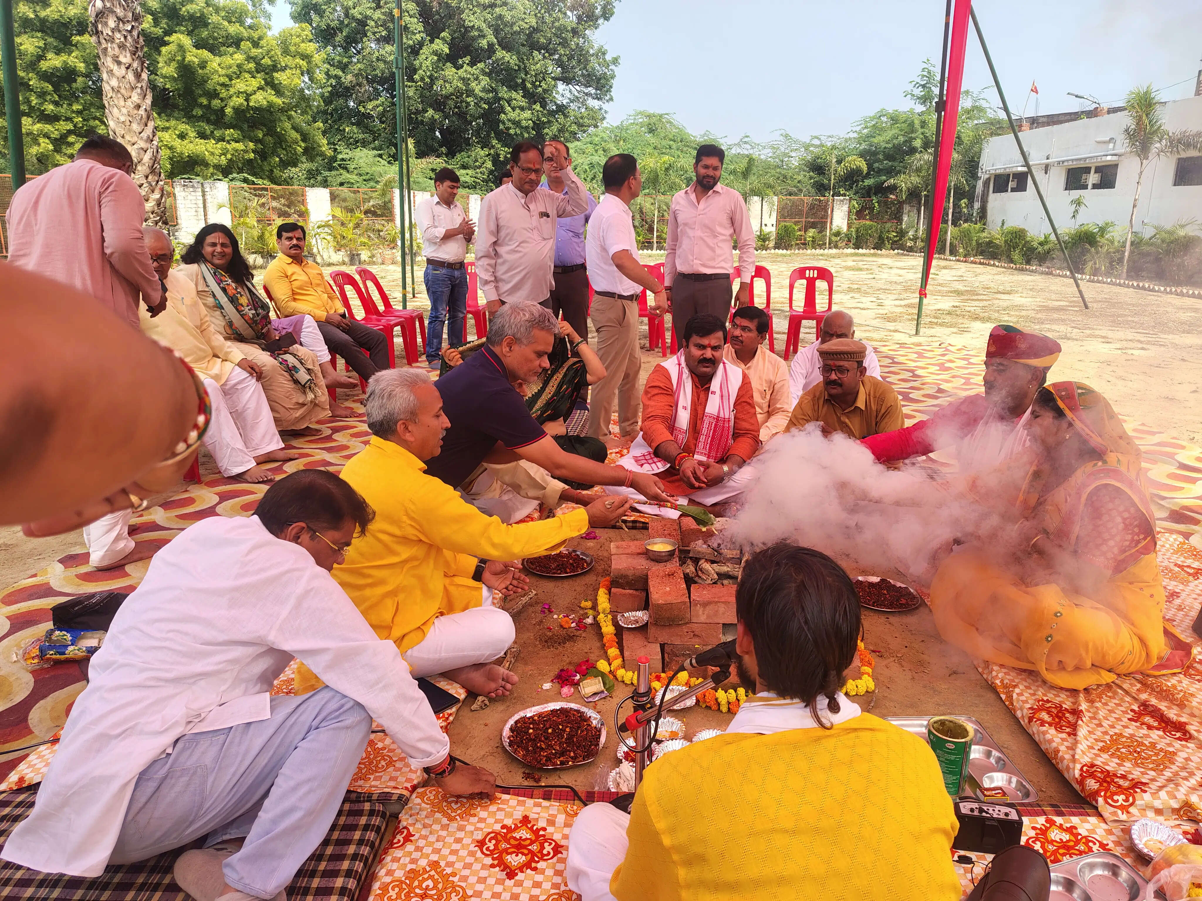दुर्गा अष्टमी पर प्रकृति भारती में हवन व कन्या पूजन