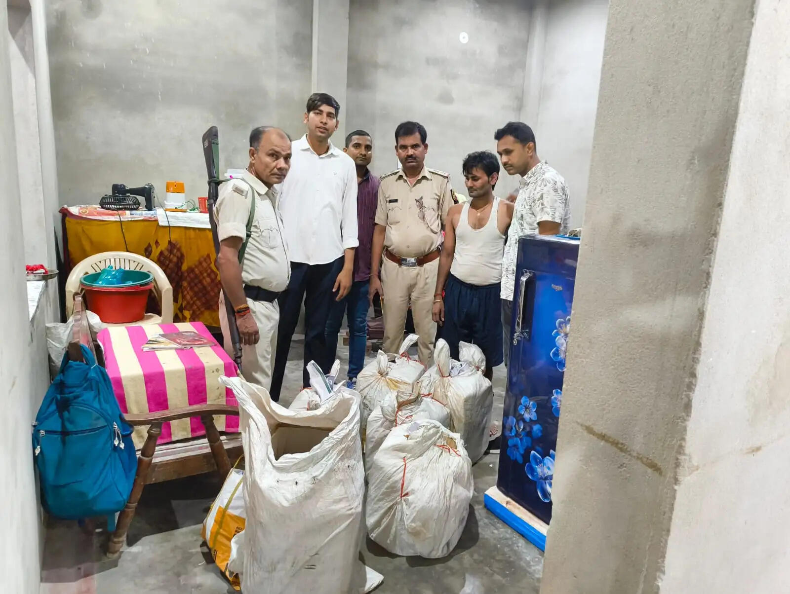 छह बैग अवैध लॉटरी समेत कारोबारी गिरफ्तार