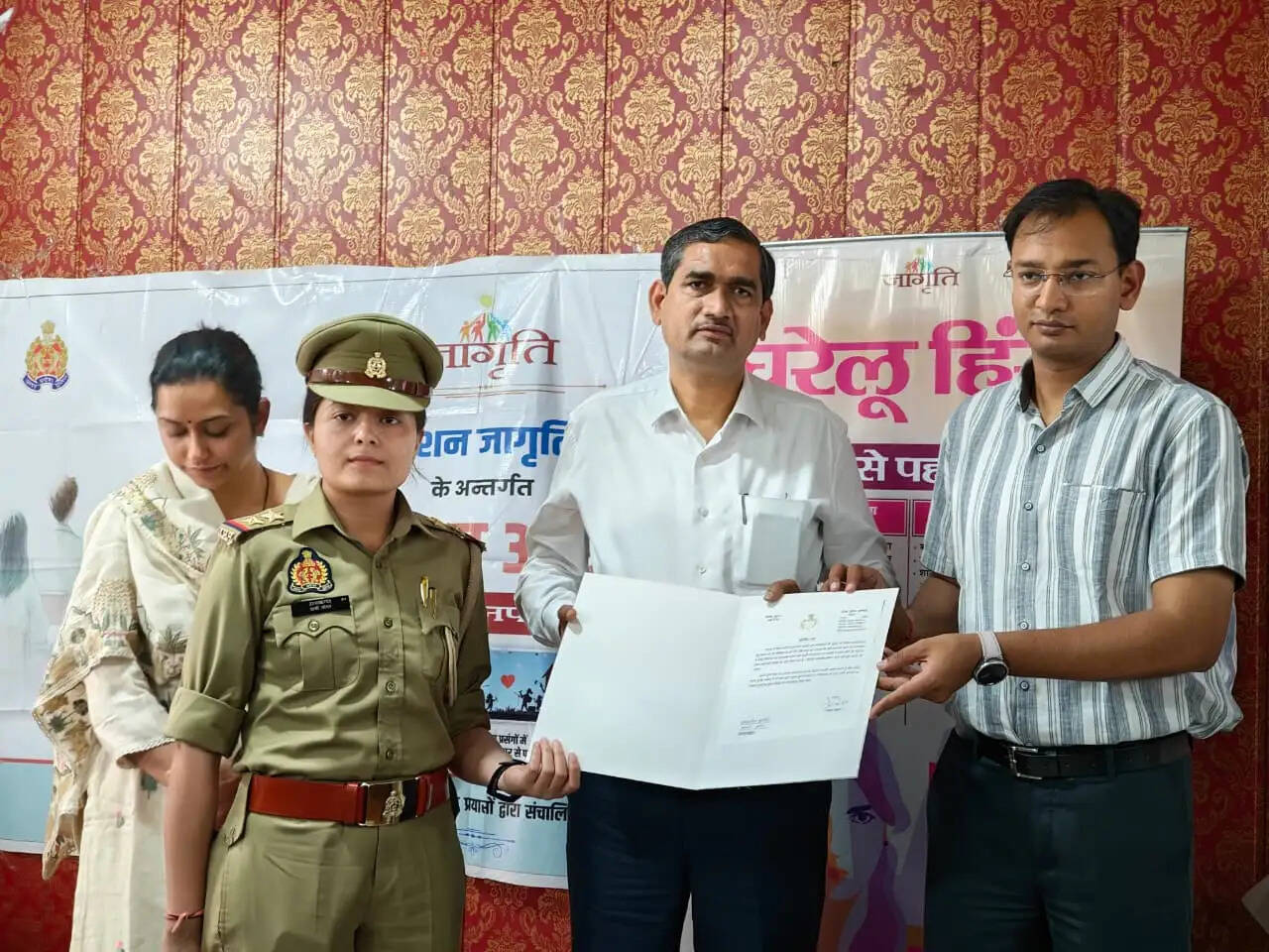 12 बहादुर महिलाओं को डीएम-एसएसपी ने किया सम्मानित