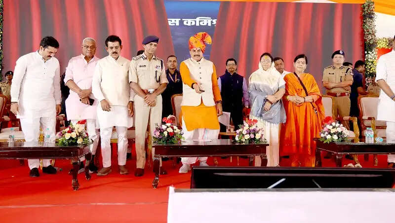 मप्रः मुख्यमंत्री डॉ. यादव ने इंदौर में अस्त्र-शस्त्रों के साथ की अनेक नवाचारों की शुरुआत