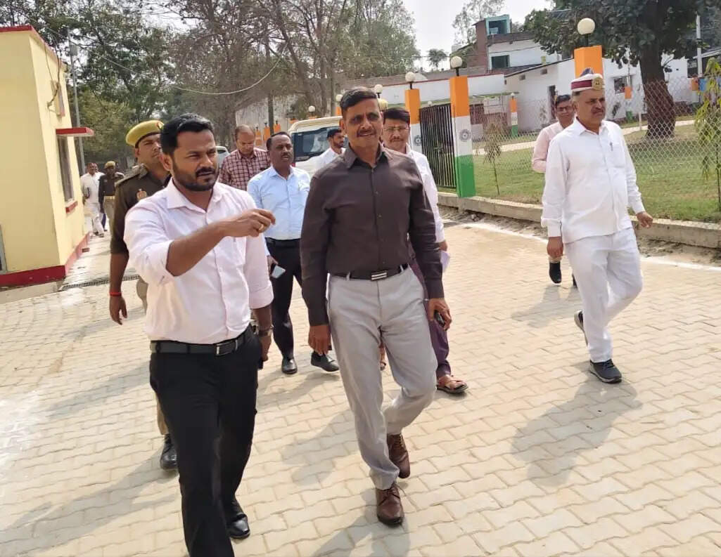 मण्डलायुक्त ने लंबित राजस्व वादों के अधिक संख्या में लंबित होने पर जताई नाराजगी