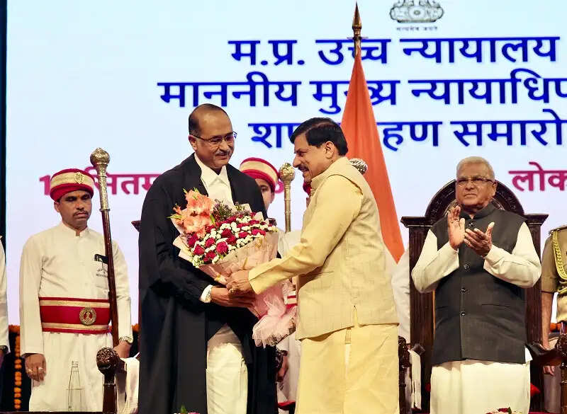 न्यायमूर्ति अल्पेश कोगजे बने मध्य प्रदेश हाई कोर्ट के मुख्य न्यायाधीश, राज्यपाल ने दिलाई शपथ