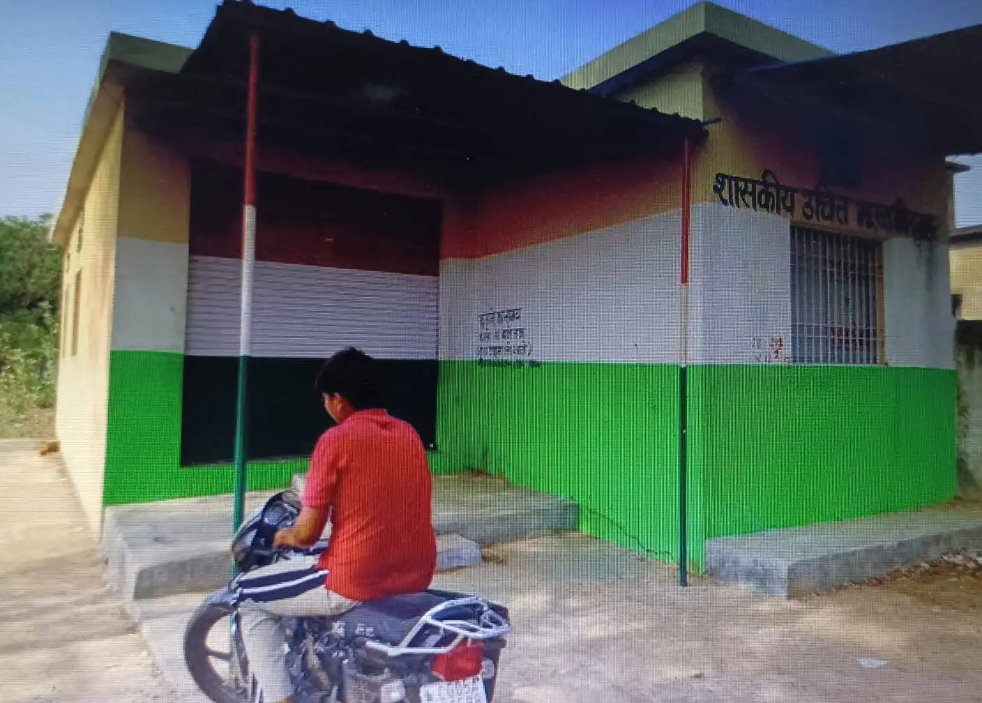 राशन दुकान में अप्रैल का चना नहीं मिलने से उपभोक्ता परेशान