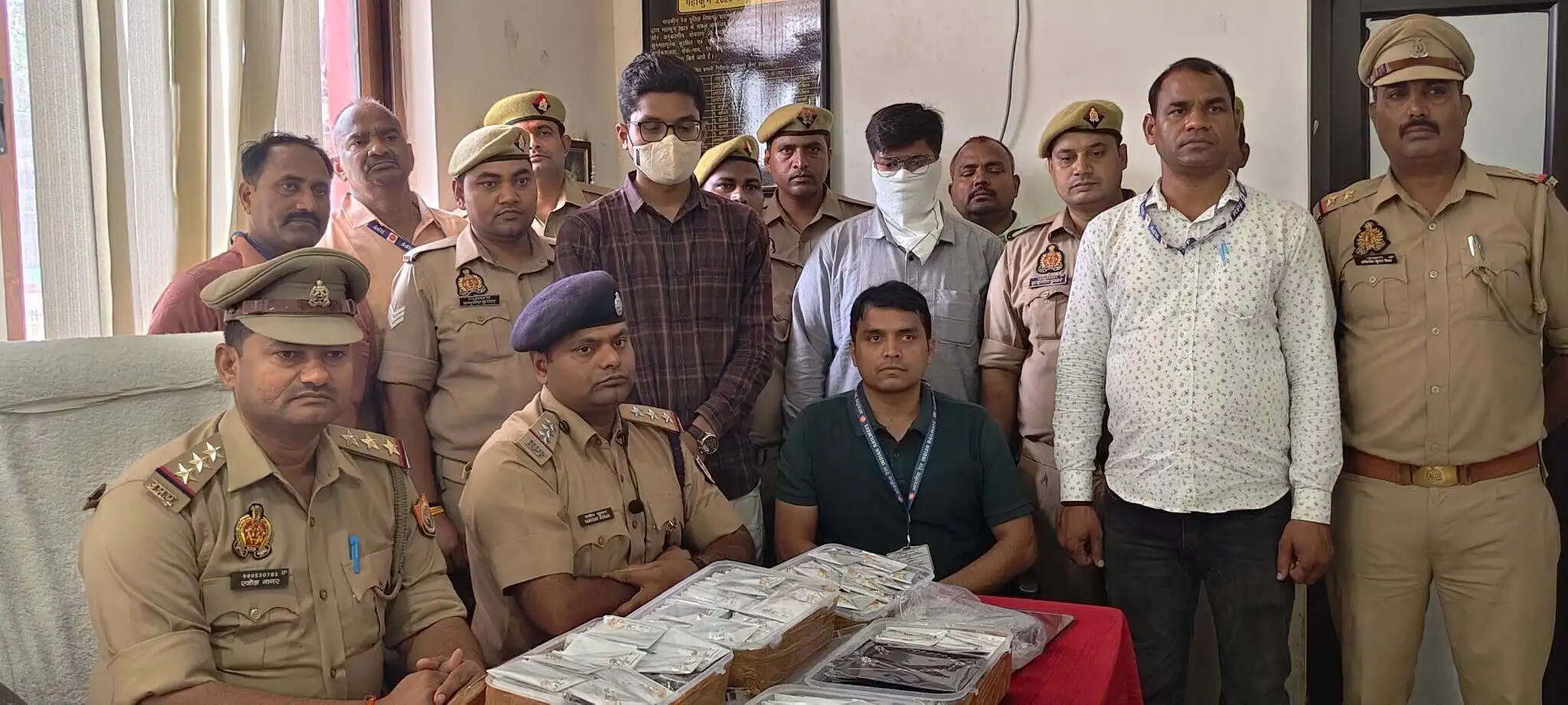कैंट स्टेशन पर 1.95 करोड़ के सोने-हीरे के आभूषण के साथ दो युवक हिरासत में, आयकर विभाग ने शुरू की जांच