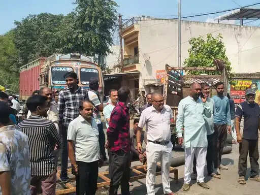 सीहोर में खराब सड़कों से परेशान नागरिकों और व्यापारियों ने किया&nbsp;चक्काजाम