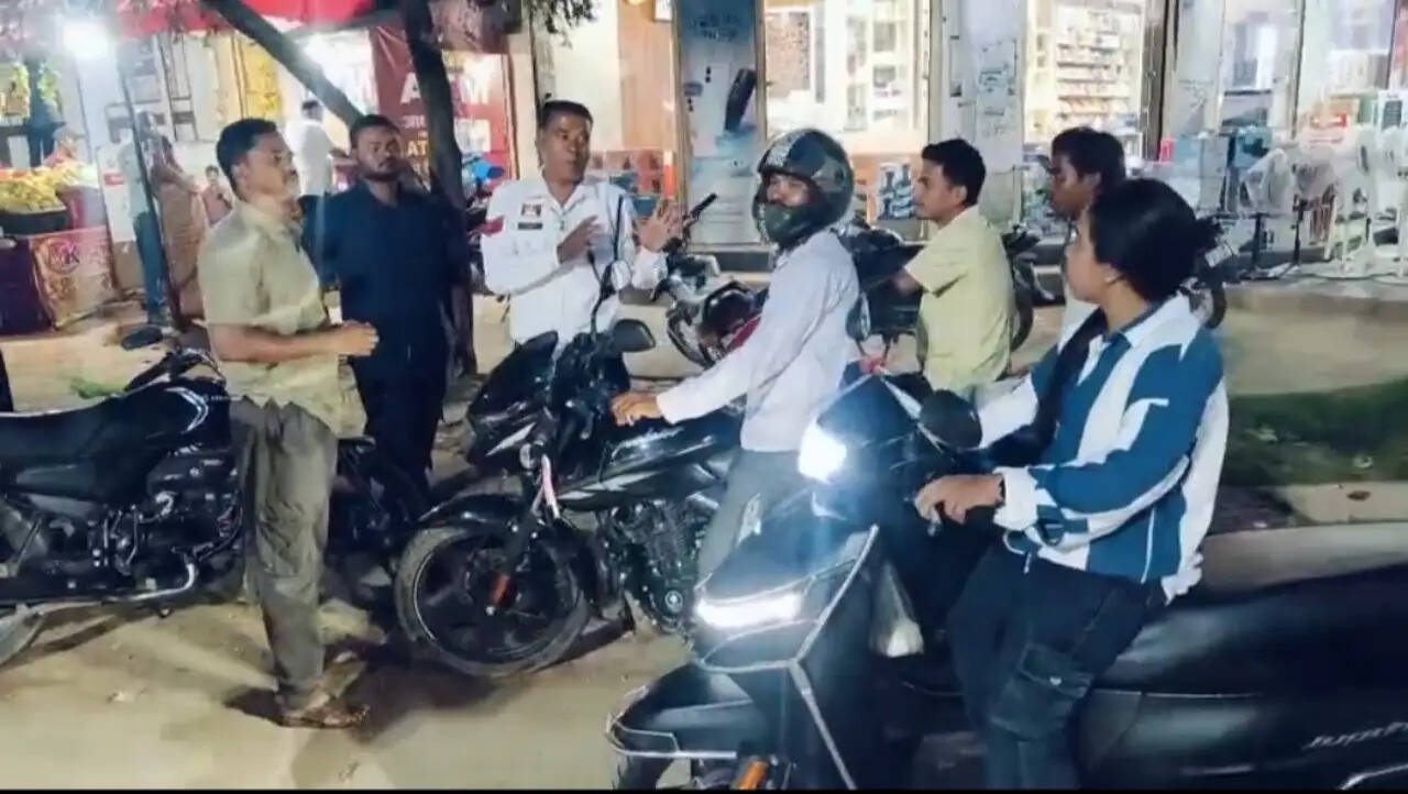 जशपुर : पुलिस ने शुरू की जीवन रक्षा की अनोखी मुहिम, चलाया सड़क सुरक्षा जनजागरूकता अभियान