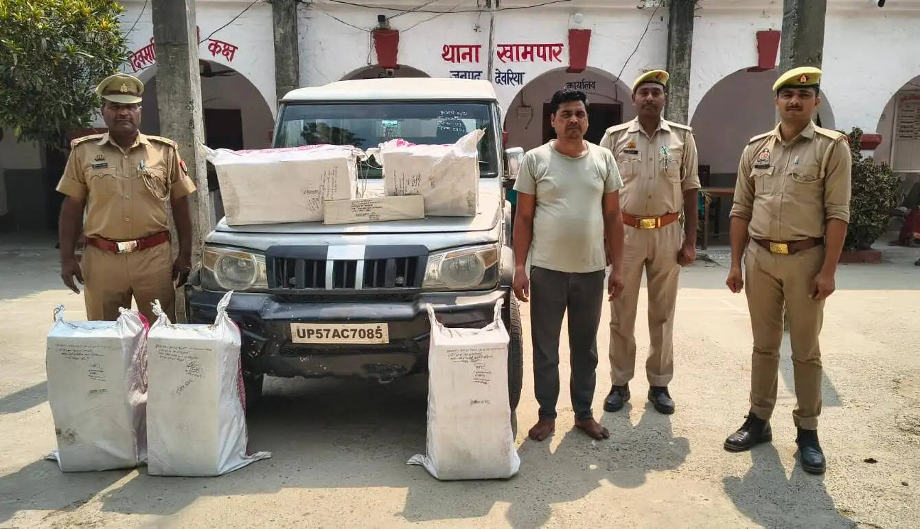 देवरिया : बिहार जा रही 20 पेटी अवैध शराब के साथ बोलेरो सवार एक आरोपित तस्कर गिरफ्तार