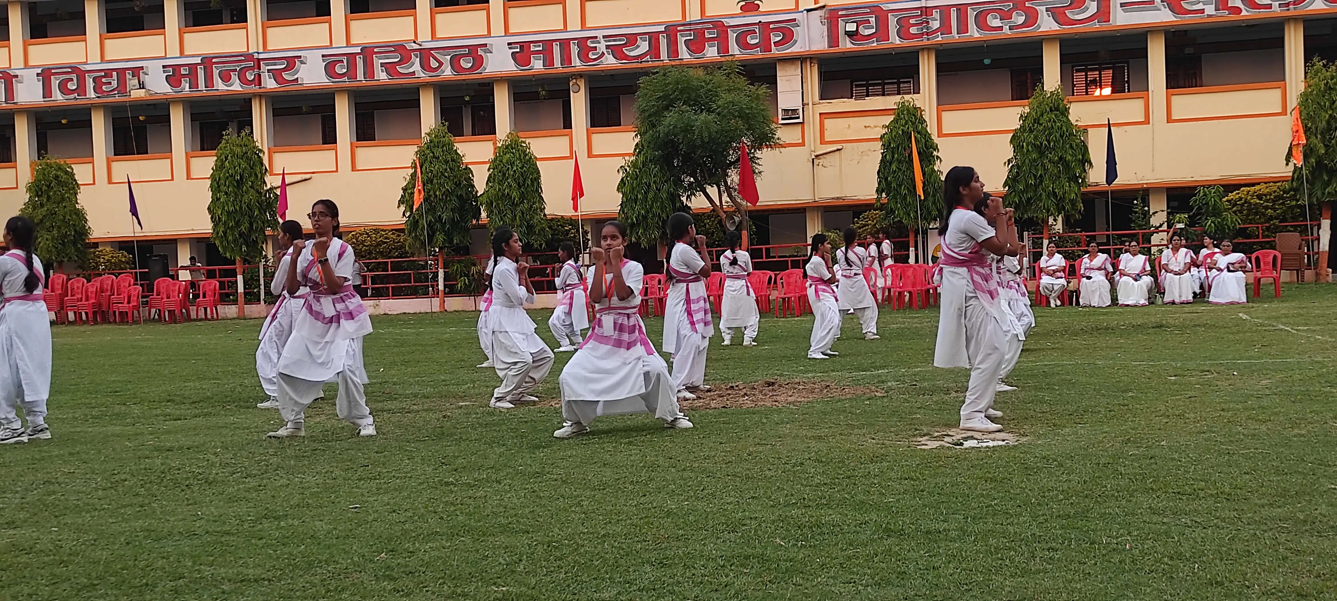 विश्व में स्त्री का नेतृत्व होता तो शायद धरती का स्वरूप कुछ और होता : डॉ नीरजा माधव