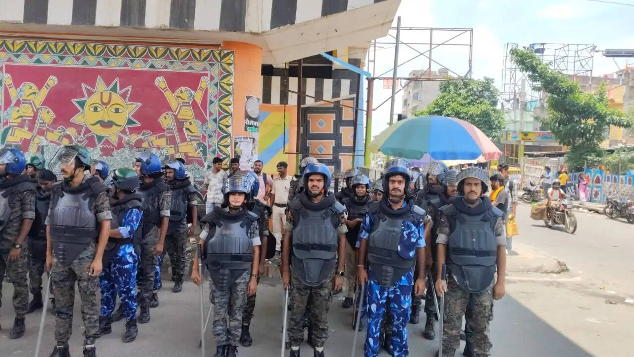 भागलपुर पुलिस अलर्ट, ड्रोन से रखी जा रही है पैनी नज़र, सभी प्रमुख स्थानों पर भारी पुलिस बल तैनात