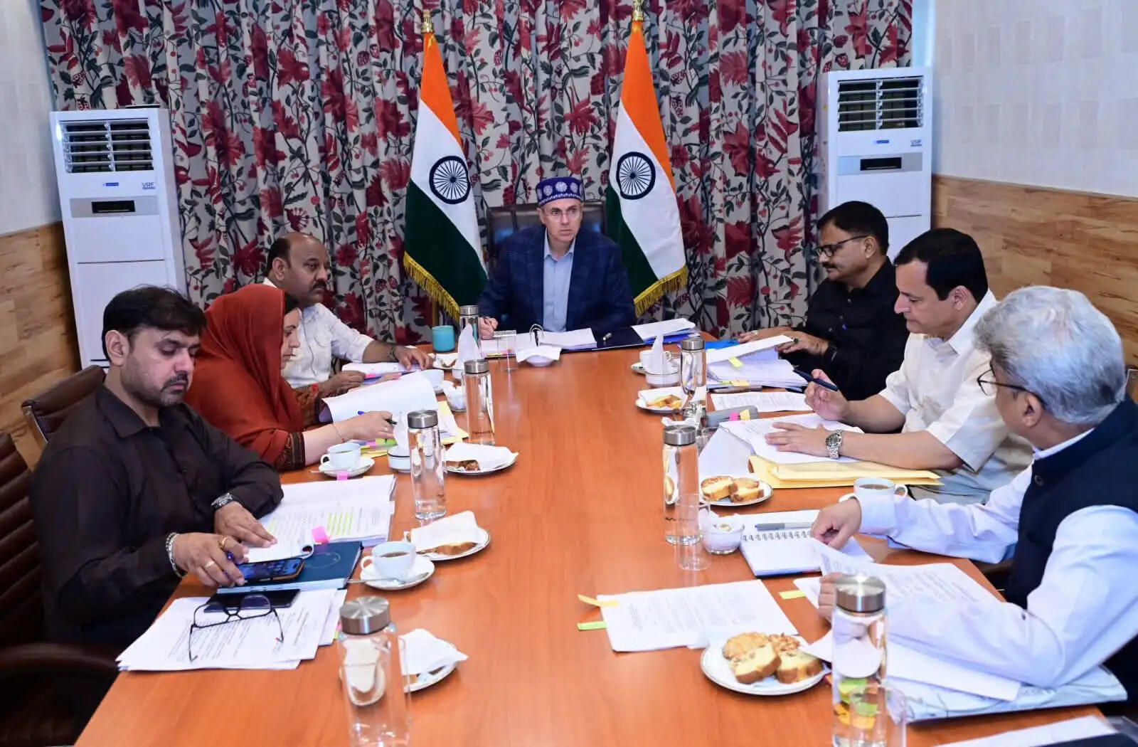उमर अब्दुल्ला ने कैबिनेट मीटिंग में गवर्नेंस, विकास और पब्लिक सर्विस डिलीवरी की समीक्षा की