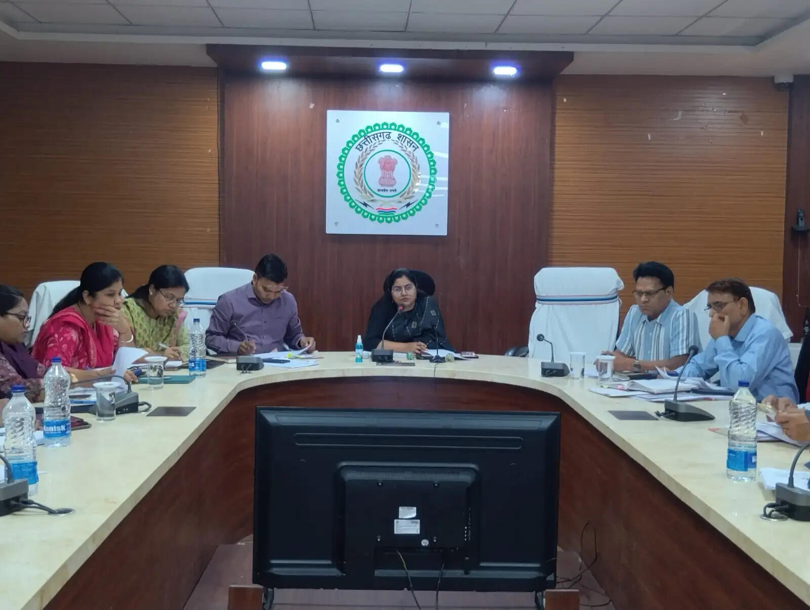 सूरजपुर : समय-सीमा बैठक में मानसून तैयारियों और खरीफ उर्वरक वितरण की विस्तृत समीक्षा