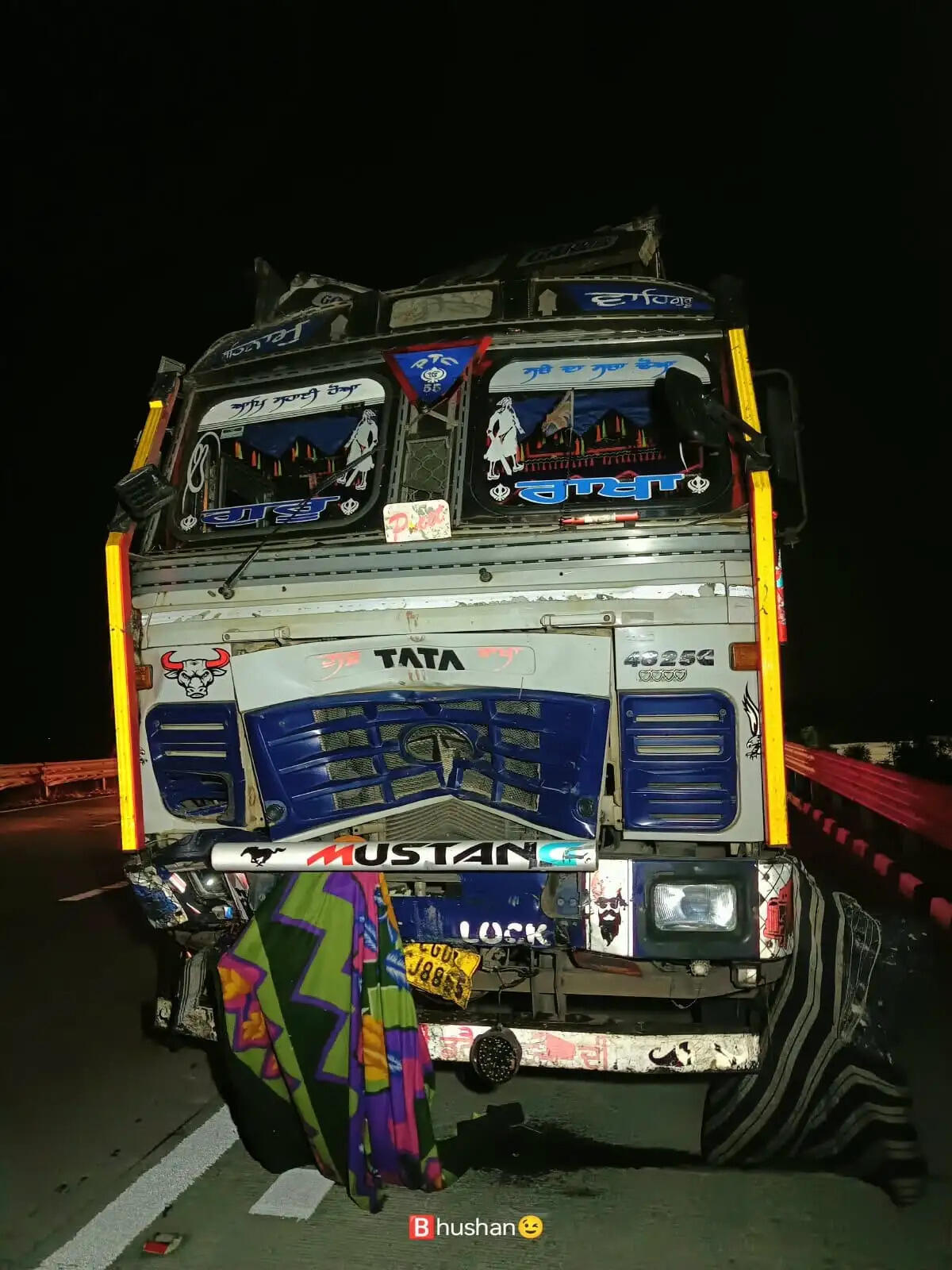 महाराष्ट्र : दुर्गा प्रतिमा लेकर लौट रहे पिकअप काे कंटेनर ने मारी टक्कर, 5 युवकों की हुई मौत