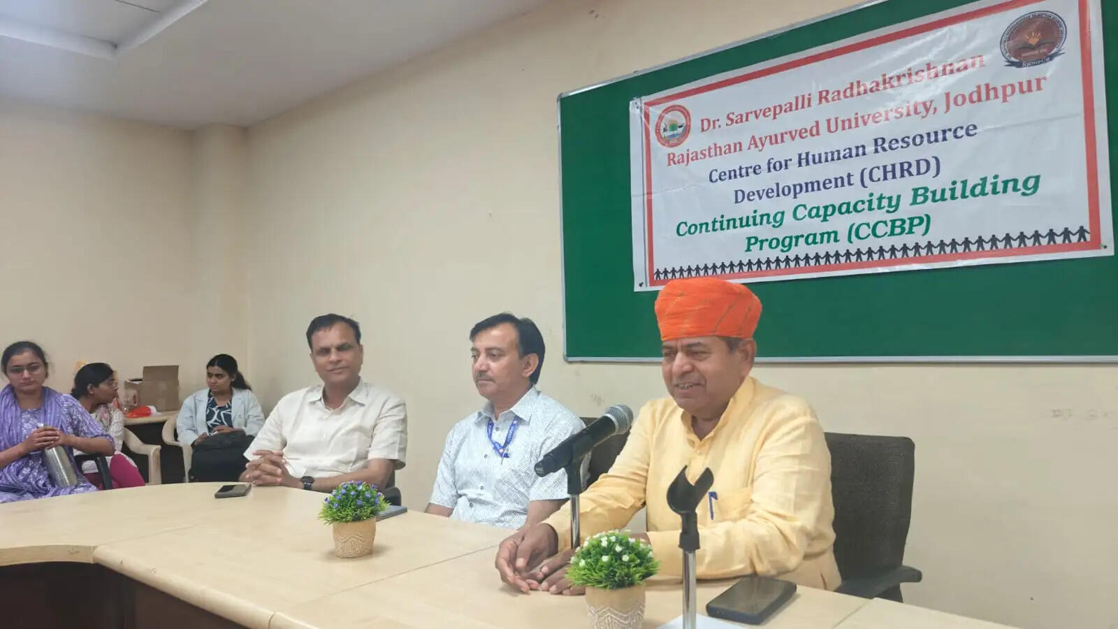 आयुर्वेद विश्वविद्यालय के कुलगुरु ने दिलाई पर्यावरण संरक्षण की शपथ