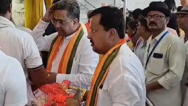 भाजपा अध्यक्ष नितिन नवीन ने गंगासागर में किया पवित्र स्नान, कपिल मुनि आश्रम में की पूजा-अर्चना