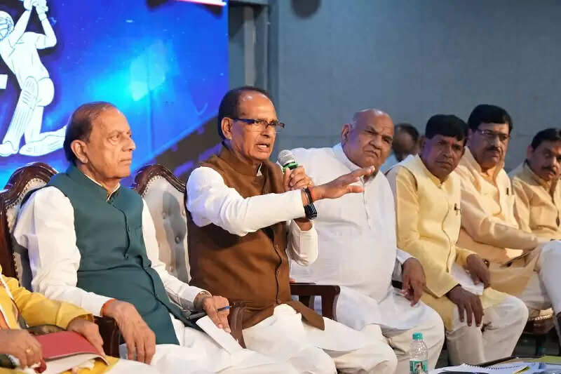 बीमार व्यक्ति की सेवा मेरे लिए राजनीति से ऊपर : शिवराज सिंह चौहान