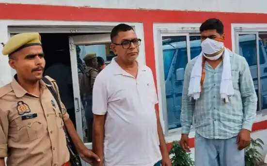 एंटी करप्शन टीम ने दरोगा को रिश्वत लेते रंगे हाथ दबोचा