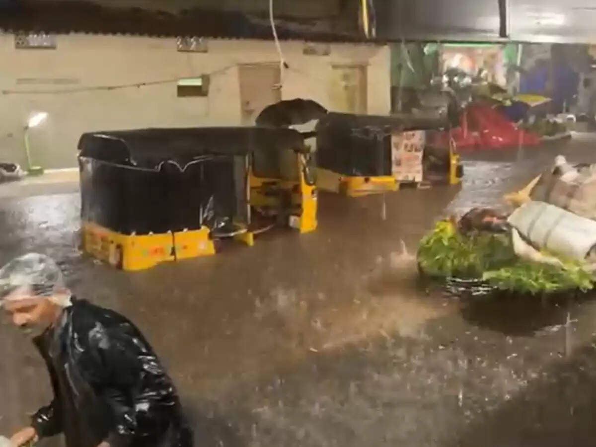 राजधानी हैदराबाद में तेज बारिश, जन-जीवन अस्त-व्यस्त