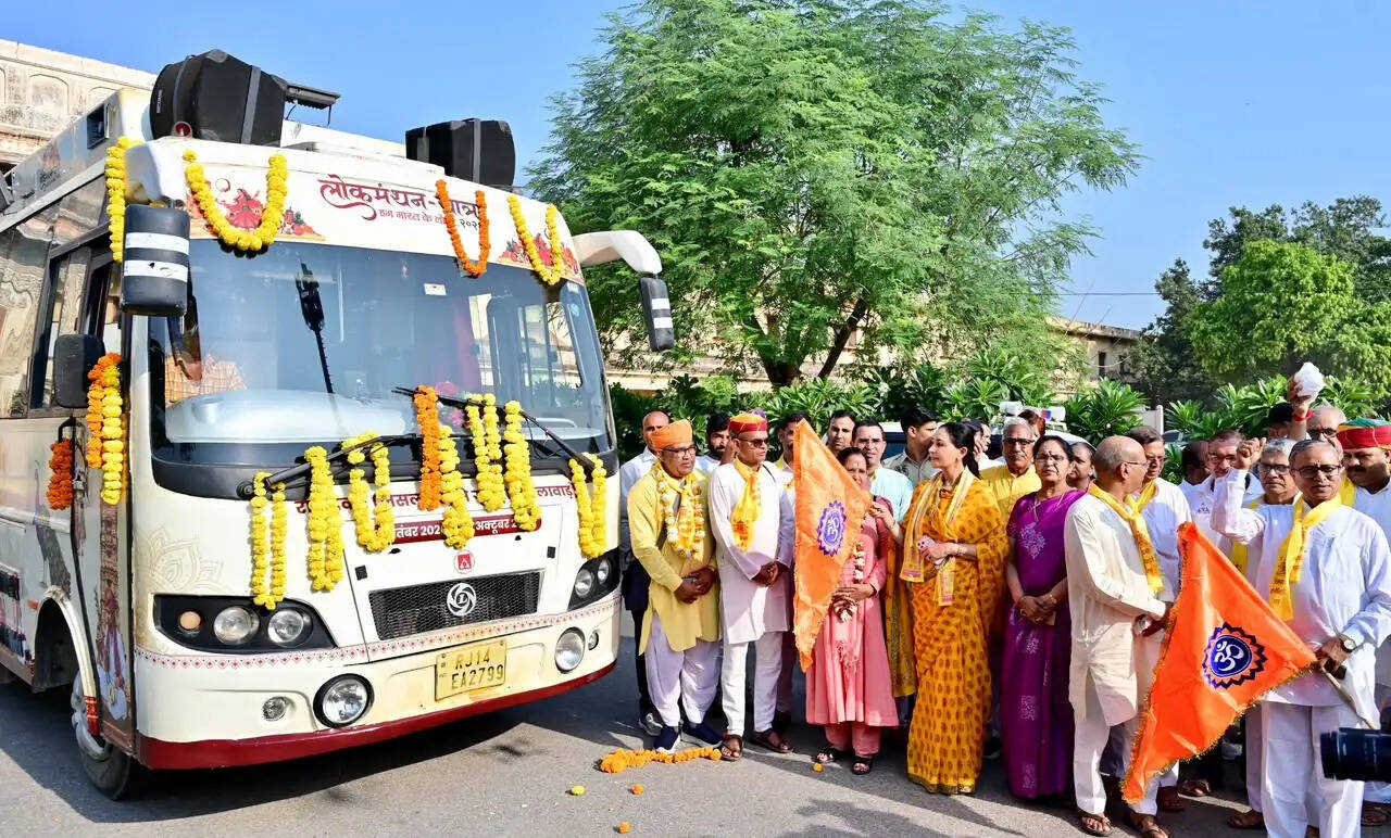 ‘हम भारत के लोग’ के संदेश के साथ जयपुर में निकली लोकमंथन यात्रा